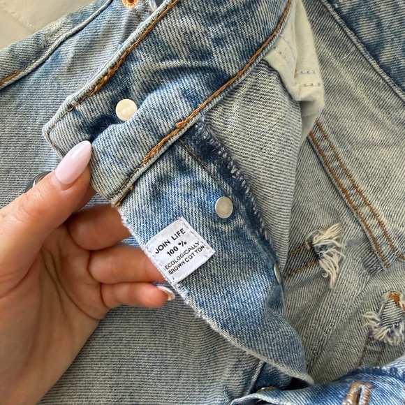 ZARA Light Wash Distressed Straight Leg Jeans Cropped Raw Hem Size 24 - Picture 5 of 6